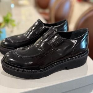 Robert Clergerie Glossy Black Slip-On Loafers